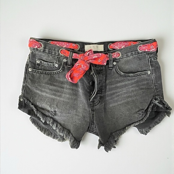 We The FREE Black Distressed cut-off denim shorts Sz 28 Red paisley tie belt - Picture 3 of 6